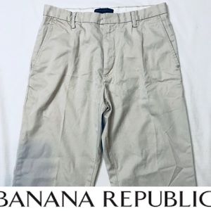 Banana Republic Chinos 32/30